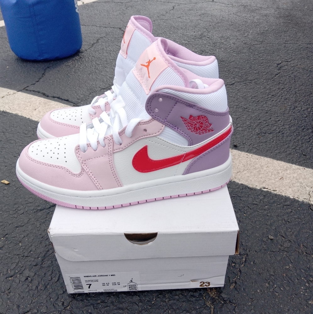 Air Jordan 1 Mid, Valentine's Day